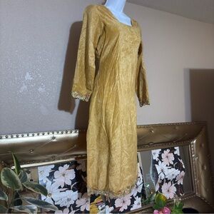 Small 1960s beautiful retro Velvet Shift Dress Womens Embroidered Jeweled Mod